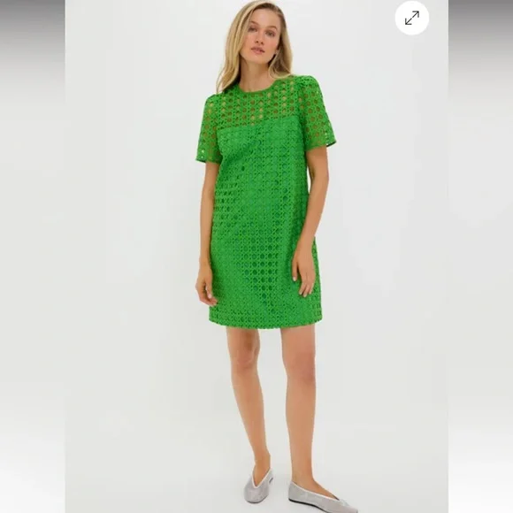 green emerald velvet dress Tuckernuck Style Amazon Dresses You'll Love main image 1
